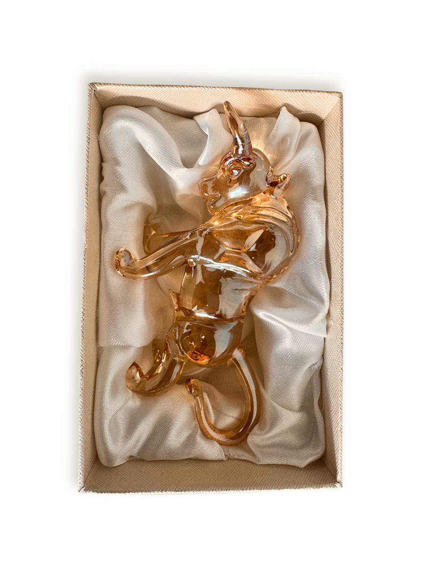 Crystal Bull Figurine – Elegant Desk Decor for Traders and Investors